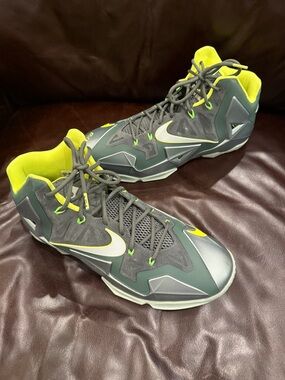 Nike LeBron 11 “Dunkman” (2013) (SKU 616175-300) Men’s Sneakers 13M VNDS